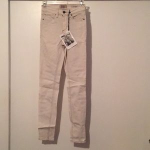 BRAND NEW✨Guess high wasted jeans